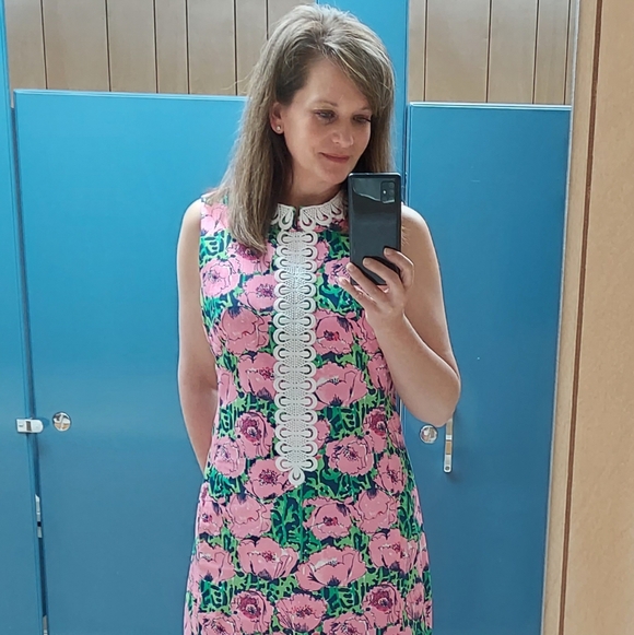 Lilly Pulitzer Gal - Picture 2 of 5